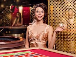 Filipino player joining a live baccarat table on apk 777 mobile interface